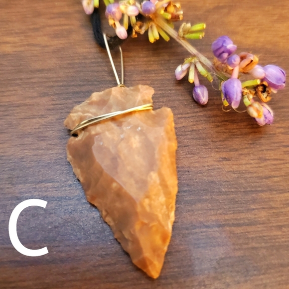 🌿 Natural Stone Arrowhead Necklace 🌿 - Picture 4 of 16